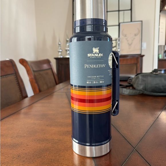New, Stanley x Pendleton Vacuum Bottle / Thermos - Navy w/ Retro Striping 1.5 Qt - Picture 1 of 3